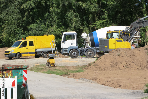 Baufahrzeug Betonmischer auf der Baustelle