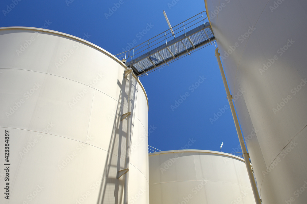 Production de Biocarburant et diester, usine Saipol le Mériot (Aube). Cuves de stockage biocarburant