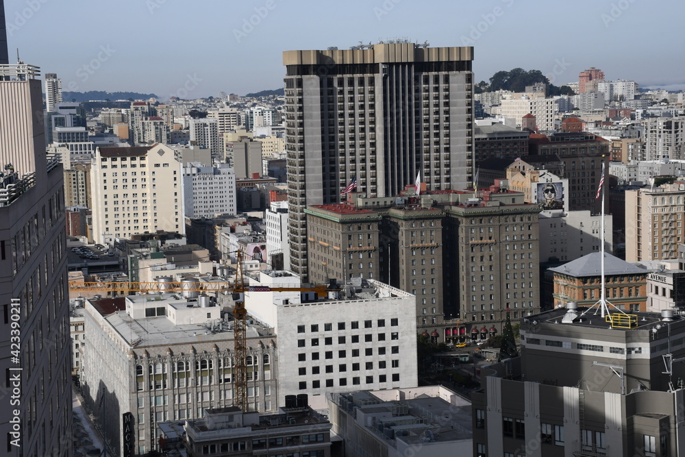 Fototapeta premium Downtown San Francisco. The Financial District is a neighborhood in San Francisco, California, that serves as its main central business district.