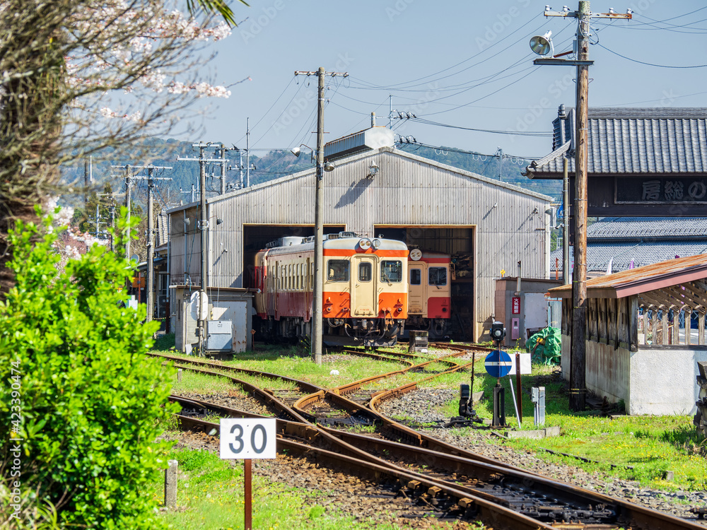 Naklejka premium 春の鉄道風景 いすみ鉄道大多喜駅 3月