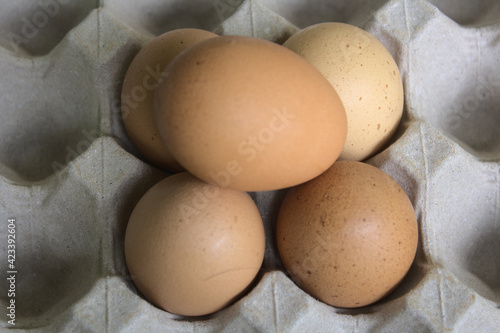 Fresh eggs, ready-to-eat crates, can be used as a variety of dishes such as fried eggs and omelettes.