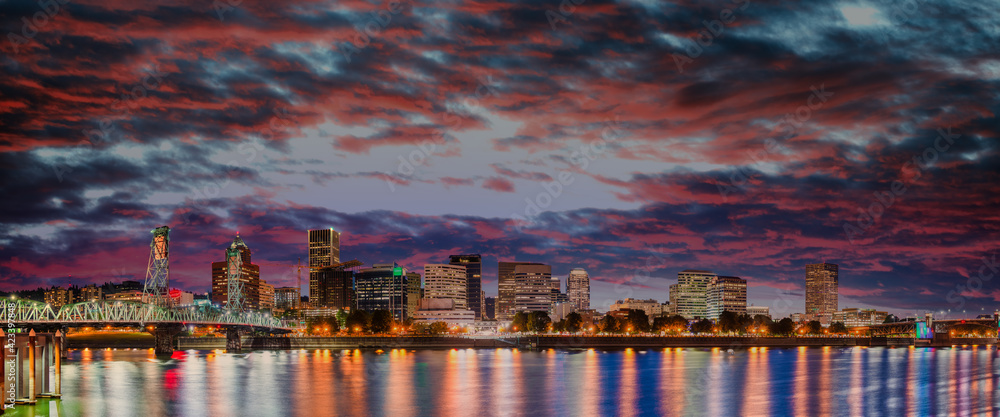 Fototapeta premium Portland, Oregon. City skyline at dusk, panoramic view