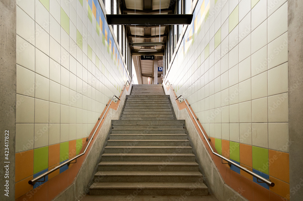 Fototapeta premium stairs in a tunnel to the top