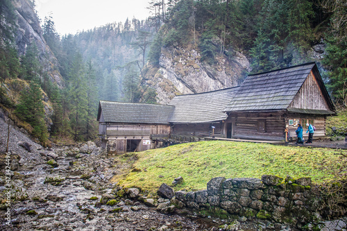 Obraz na płótnie Dolina Kwaczańska, młyny, skansen, Słowacja w salonie