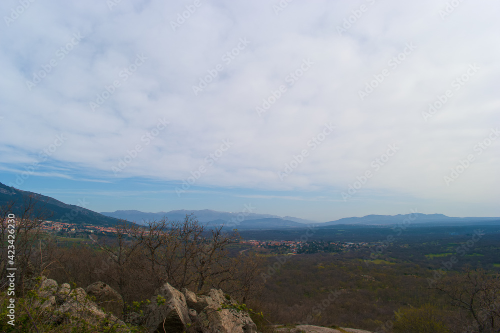 krajobraz góry skały drzewa widok natura przyroda sierra de guadarrama