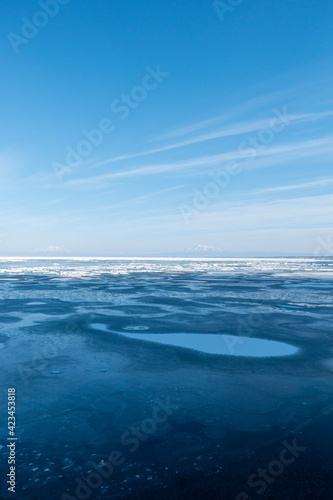 冬の網走市の海岸の流氷