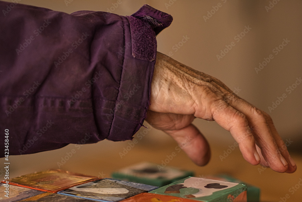 Obraz premium Main d'arrière grand-mère