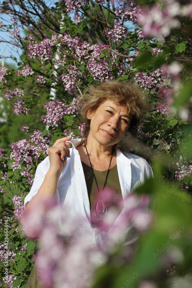 Woman walking in the park in spring. Photoshoot in bloom.