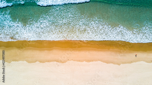 Naklejka na biurko Słoneczna plaża z ptasiej perspektywy