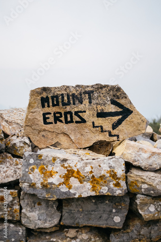Fototapeta Naklejka Na Ścianę i Meble -  Sign towards Mount Eros in Hydra