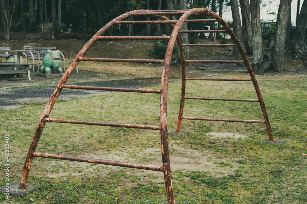 Fototapeta premium 遊具、その錆