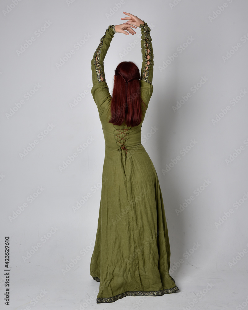 Φωτογραφία full length portrait of red haired girl wearing celtic, green medieval gown