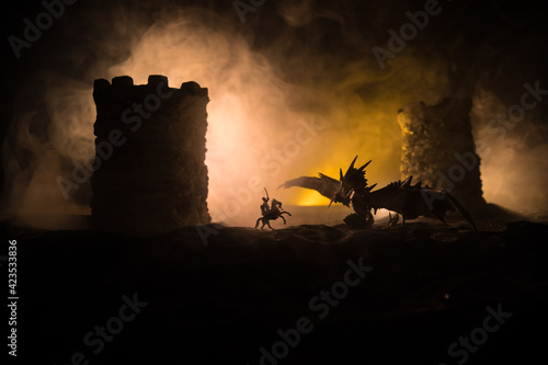 Cuadro en lienzo Battle between dragon and heroic soldiers