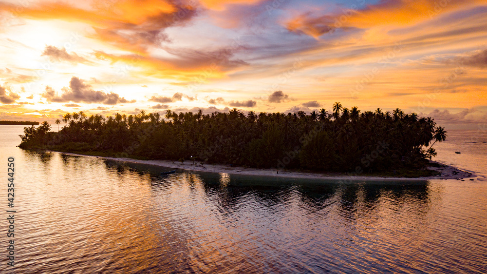 Obraz premium sunset over island