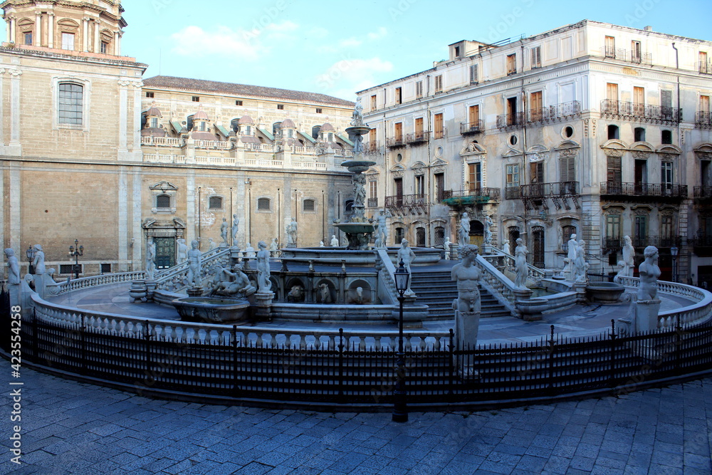 2019.06.20 Palermo, Italy, Piazza Pretoria or Piazza della Vergogna, 
evocative image of the fountain in the square
