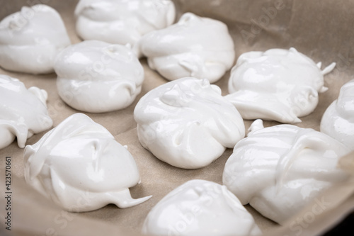 meringue on parchment paper cooking process