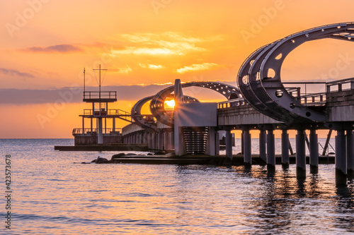 Seebrücke im Morgenlicht photo