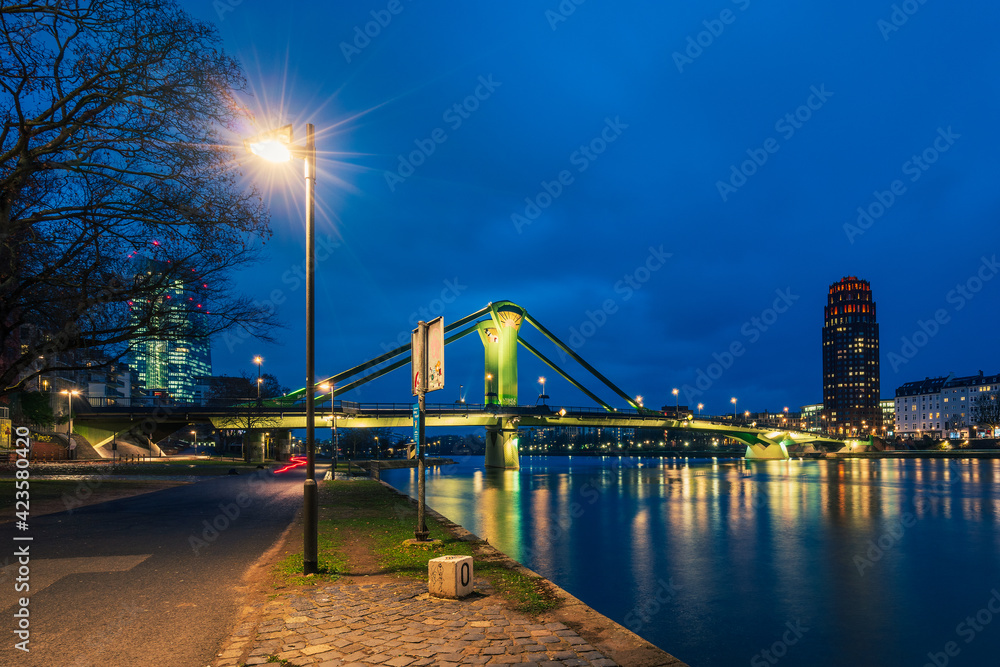 Obraz premium Panoramic view of Frankfurt at night, Germany.