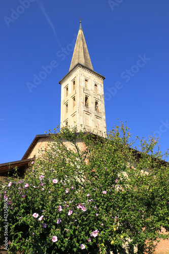 vecchio campanile a ricetto di candelo in italia