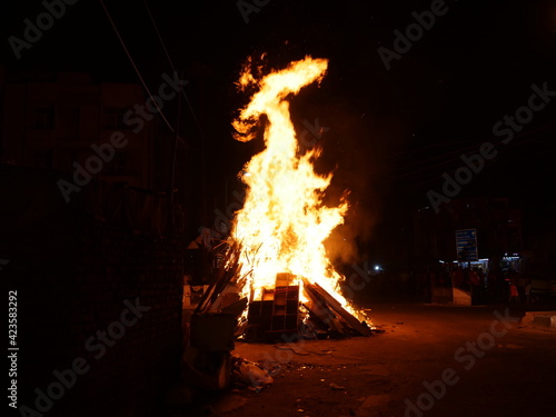 Holika Dahen : Death of Holika According to Hindu Vedic scriptures, Holika, sister of King Hiranyakashyap was burnt to death when she set on fire with Prahlad.