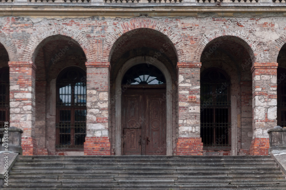 Naklejka premium The abandoned old palace in Pilica in Poland