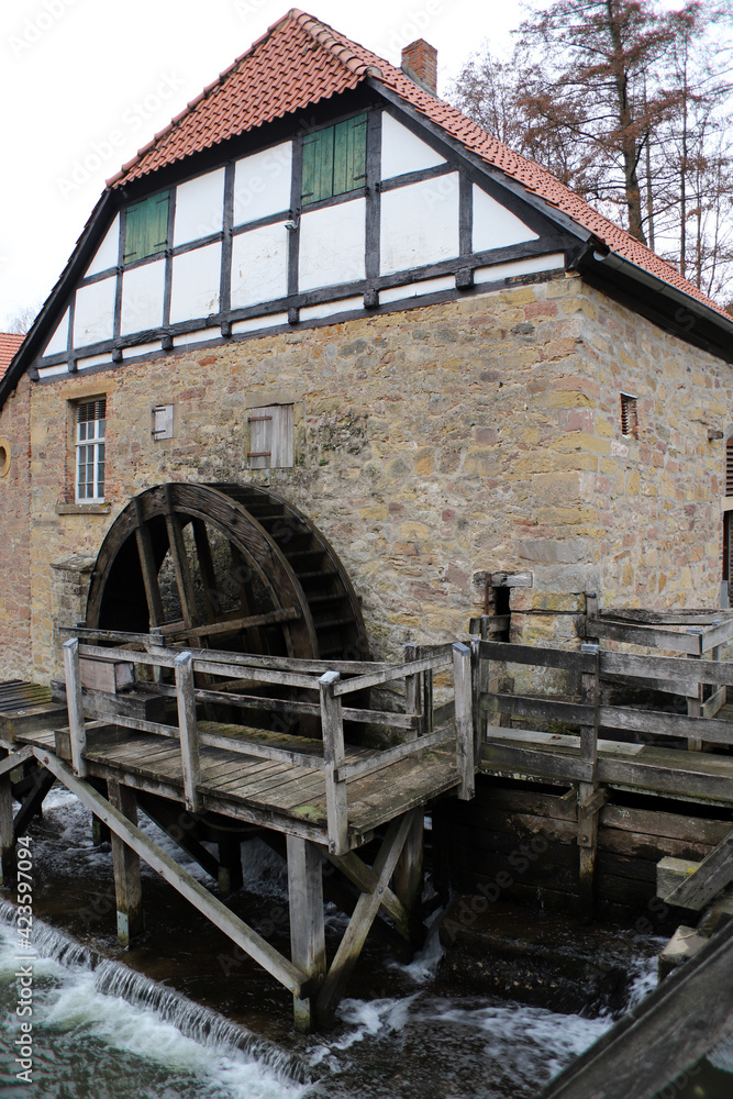 historische Ölmühle am Schloss Brake