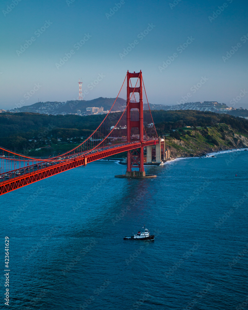 Fototapeta Holownik pod mostem Golden Gate