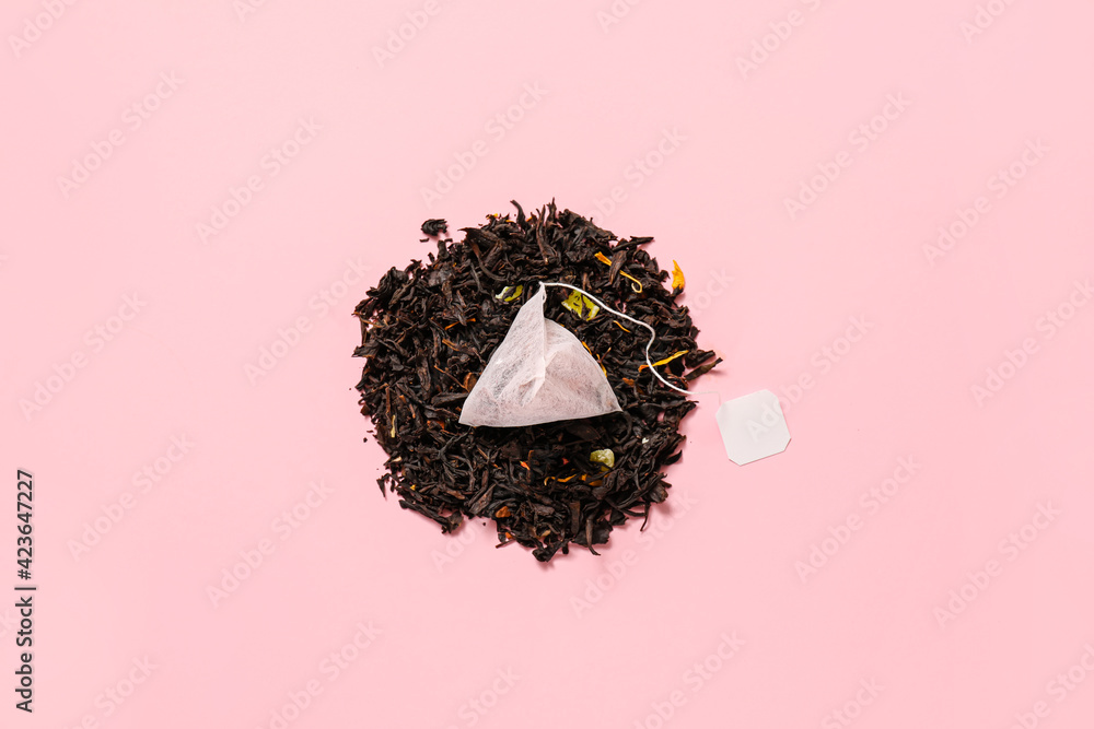 Composition with tea bag on color background - obrazy, fototapety, plakaty 