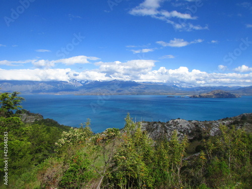 Lago General Carrera, Patagonia, Chile. Naturaleza y montañas  © caminoalviento