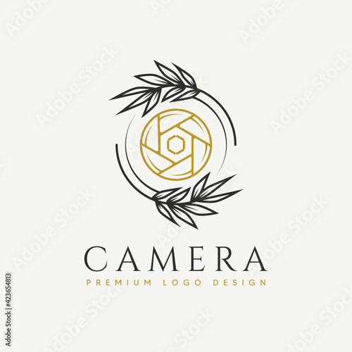 nature camera minimalist line art badge logo icon template vector illustration design. simple modern wedding, photography, photographic, photographer emblem logo concept