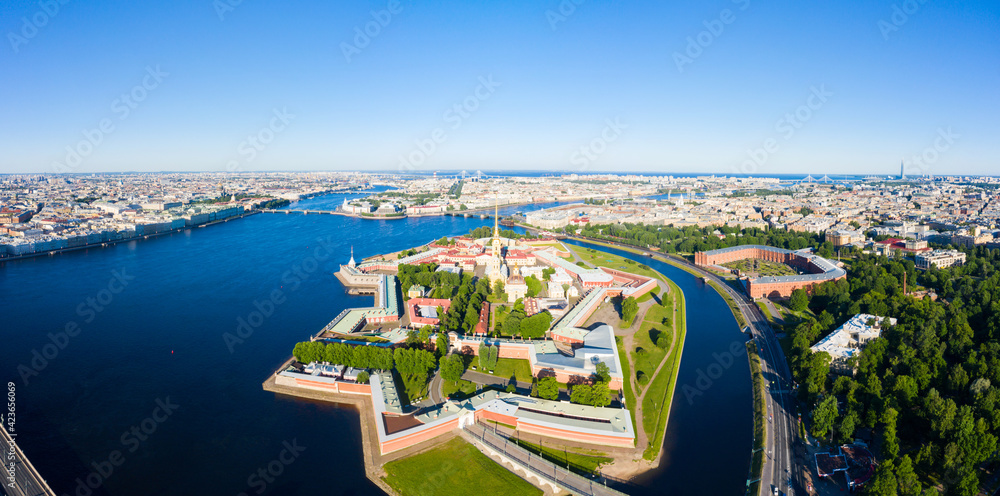 Fototapeta premium Peter and Paul Fortress on an early summer morning in clear weather in Saint Petersburg, Russia