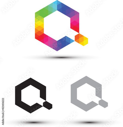 Q letter logo with gradient colors and in polygon