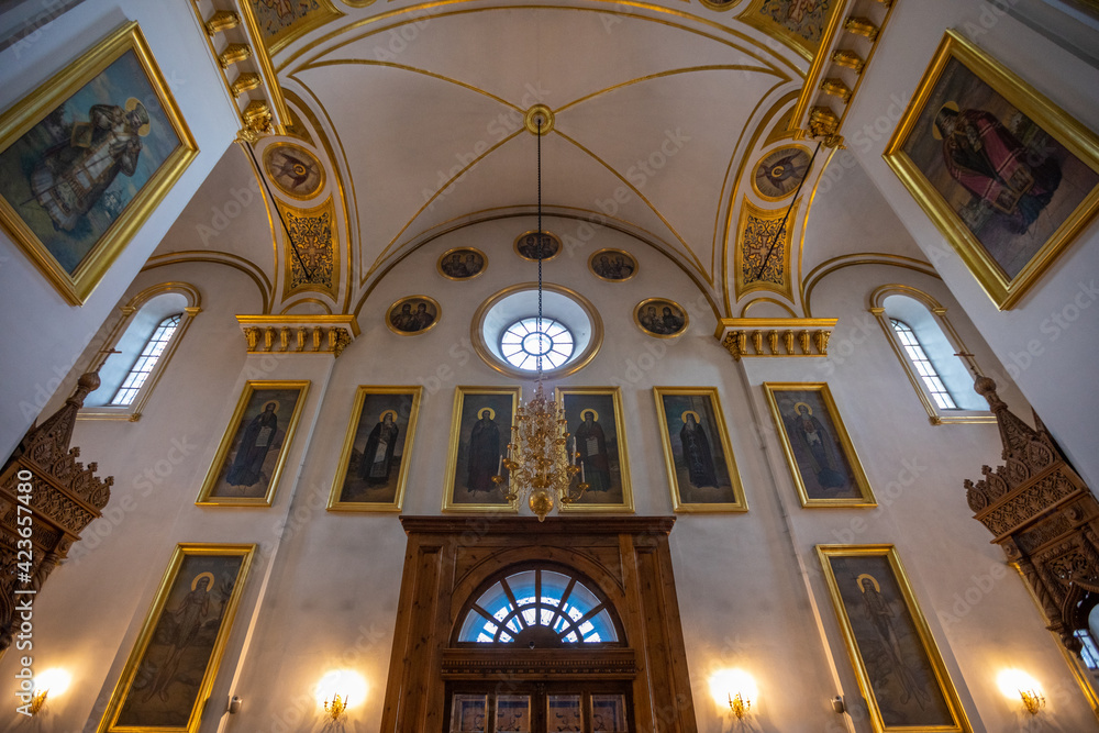 Obraz premium Svyatogorsk, Donetsk region Ukraine - January.24.2021. Inside the Orthodox Cathedral of the Svyatogorsk Lavra. Assumption Cathedral of the Lavra. A beautiful church. Lots of icons.