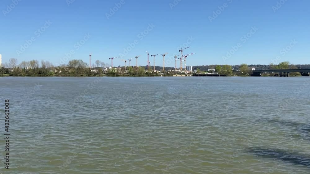 Grues d'un chantier de construction, quartier de la Bastide à Bordeaux, Gironde Grues d'un chantier de construction, quartier de la Bastide à Bordeaux, Gironde