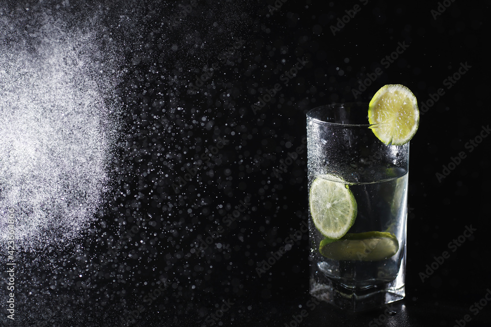 Lime water. Drinking water with fresh lime. Mineral water. Healthy, mineral-rich, refreshing water with lime. Lime water. Drinking water with fresh lime. Mineral water. Healthy, mineral-rich, refreshing water with lime.