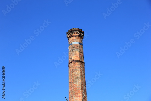 レンガ造りの煙突の上端