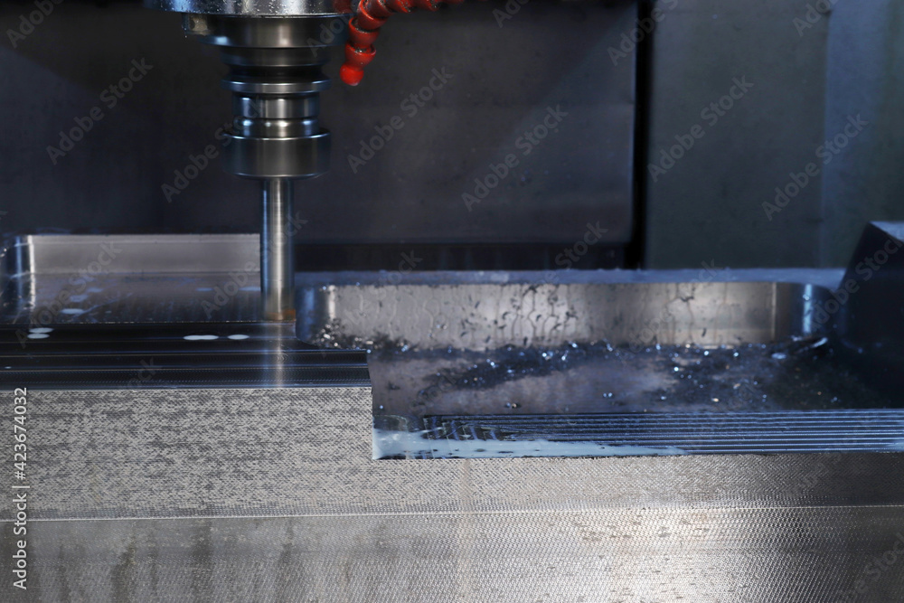 Metal processing with CNC machines and simultaneous cooling Metal processing with CNC machines and simultaneous cooling