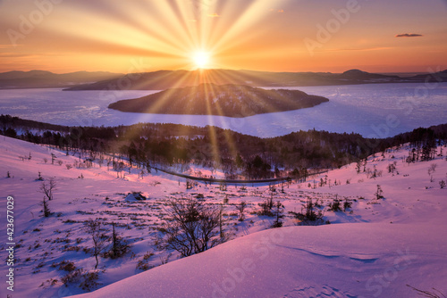 屈斜路湖の日の出風景