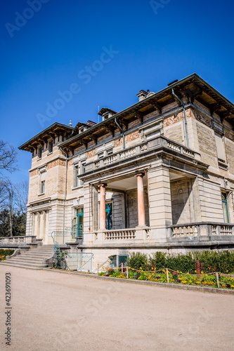 Villa Gillet dans le Parc de la Cerisaie