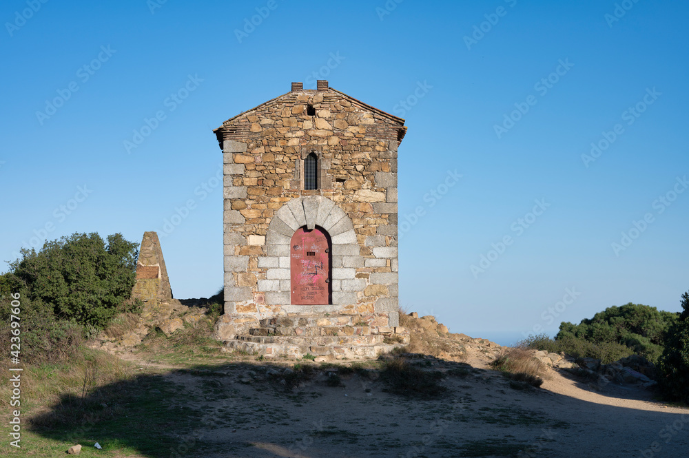 Centered photograph of the hermitage of San Onofre in Badalona