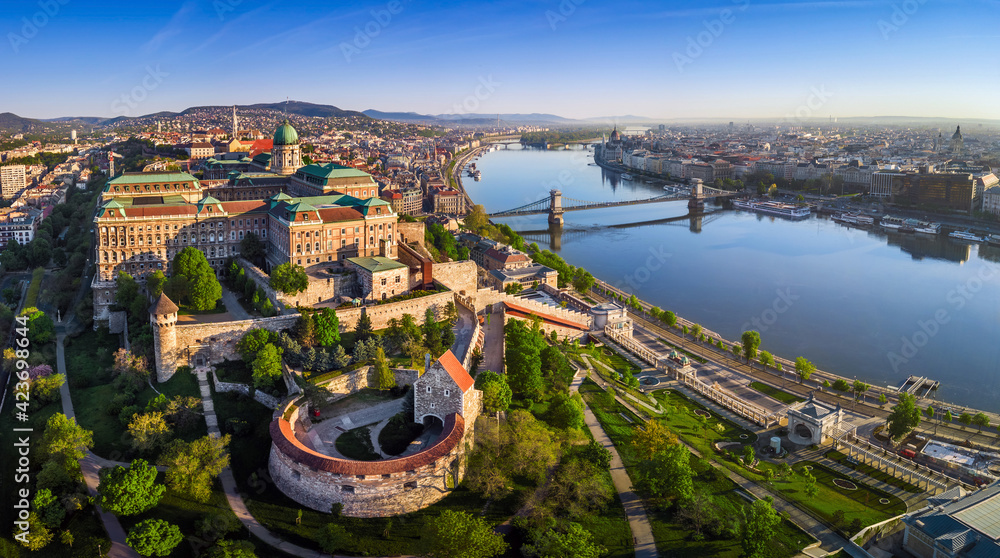 Obraz premium Budapest, Hungary - Aerial panoramic skyline view of Buda Castle Royal Palace with Szechenyi Chain Bridge, St.Stephen's Basilica, Parliament of Hungary and Matthias Church on a summer morning