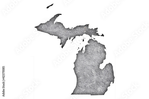 Karte von Michigan auf verwittertem Beton photo