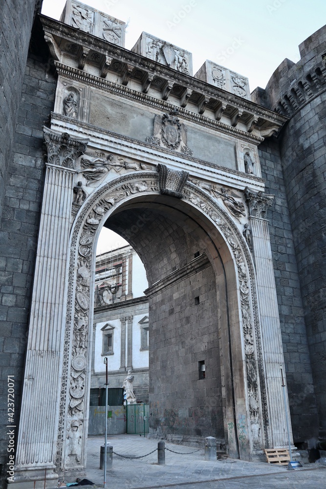 Napoli - Portale di Porta Capuana