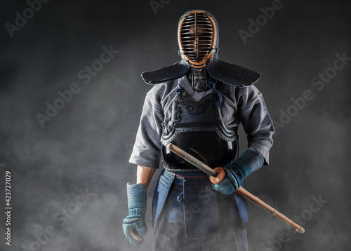 Canvastavla Portrait of Kendo master standing in fighting stance.