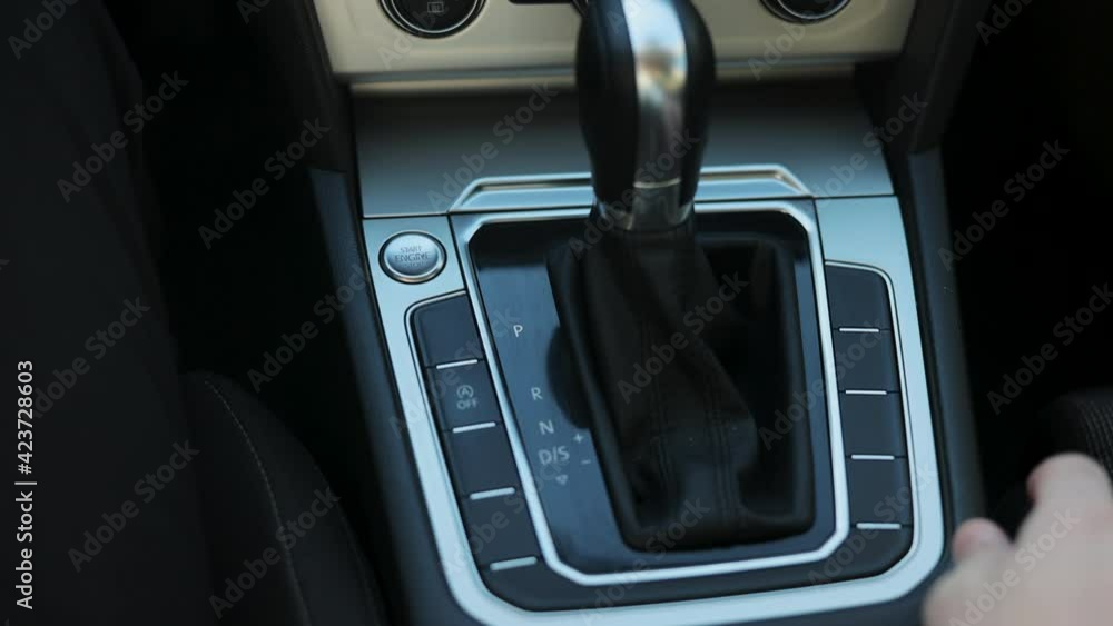 Vidéo Stock Starting car engine. Finger press the button to start the