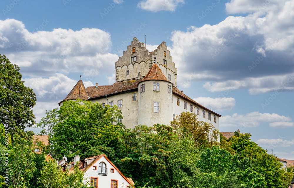 Fototapeta premium alte bewohnte Burg in Meersburg am Bodensee