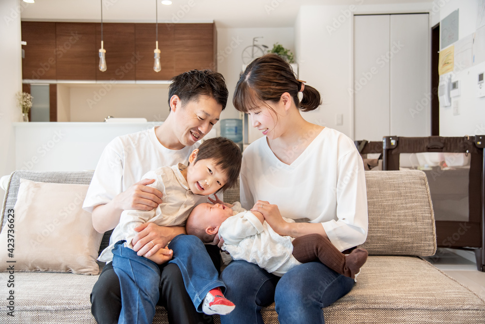 赤ちゃんのいる仲良し家族 赤ちゃんのいる仲良し家族