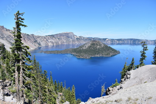 Fototapeta Naklejka Na Ścianę i Meble -  Wizard Island rests within the beautiful deep blue of Crater Lake, Oregon.