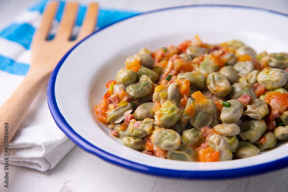 Menestra Tapa Stewed broad beans with tomato and ham Menestra Tapa Stewed broad beans with tomato and ham