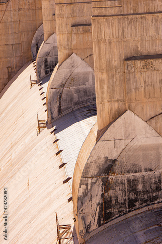 The structures of the wall in a dam